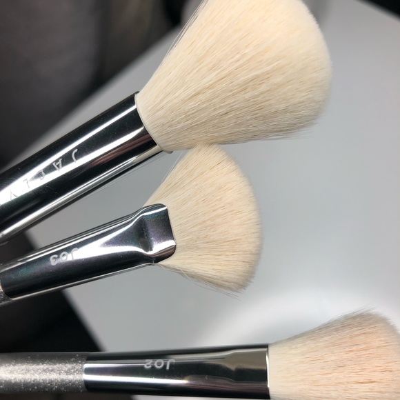 Jaclyn Cosmetics Bring the Light Brush Trio - Picture 2 of 7